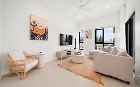 2 Bed, 2 Bath Ocean View Apt! Parking, 250M To Beach